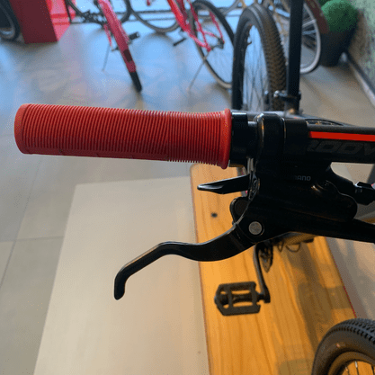 Bicicleta Groove Hype 30 Aro 29 Tourney 21v Grafite e Vermelho e Preto