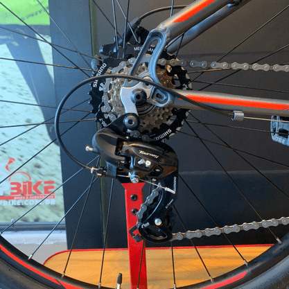 Bicicleta Groove Hype 30 Aro 29 Tourney 21v Grafite e Vermelho e Preto