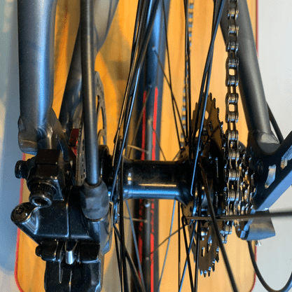 Bicicleta Groove Hype 30 Aro 29 Tourney 21v Grafite e Vermelho e Preto