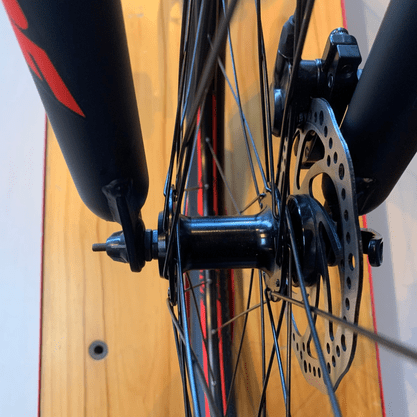 Bicicleta Groove Hype 30 Aro 29 Tourney 21v Grafite e Vermelho e Preto