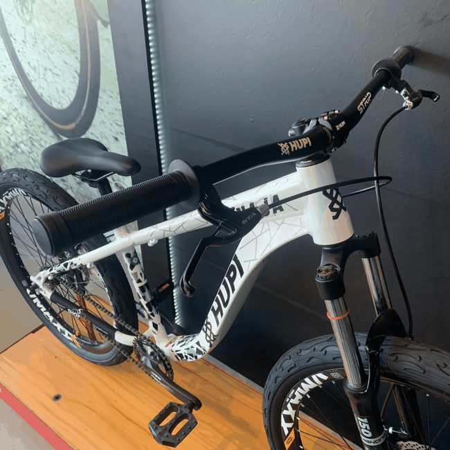 Bicicleta Hupi Naja V9 Aro 26 Branca e Pretaㅤㅤㅤㅤㅤㅤㅤㅤㅤㅤㅤ