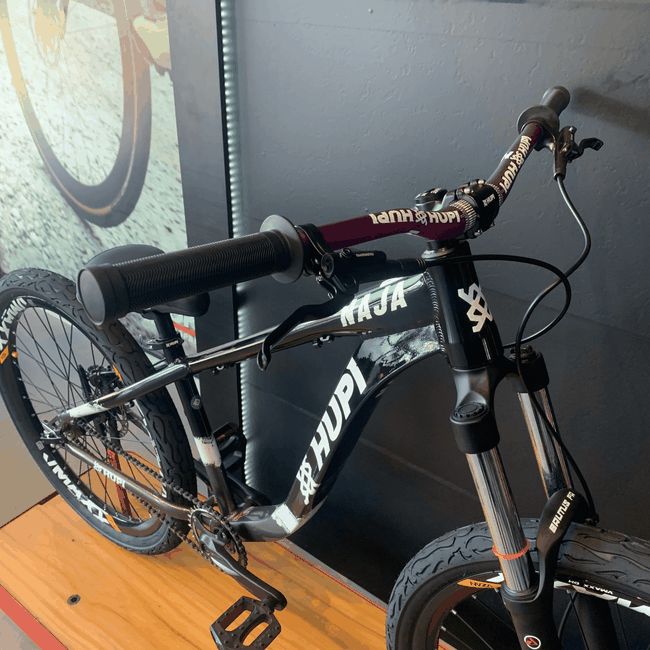 Bicicleta Hupi Naja V9 Aro 26 Preto e Prata e Brancoㅤㅤㅤ