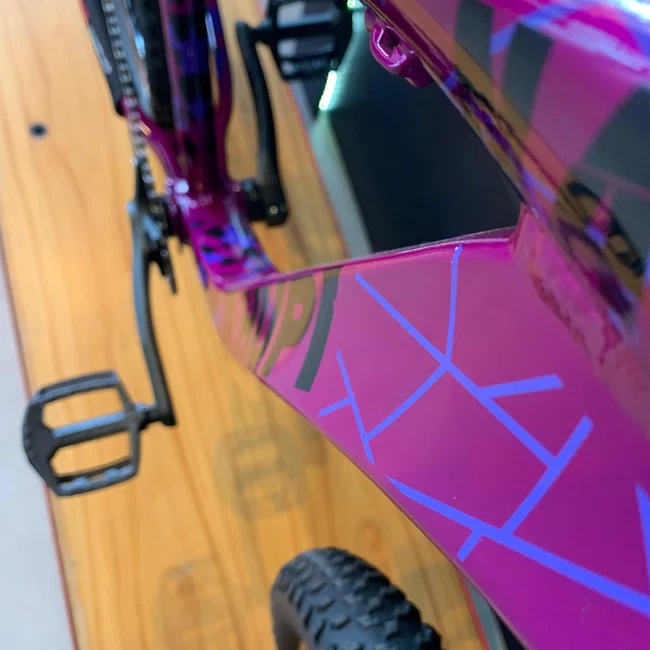 Bicicleta Hupi Naja v9 Gancheira Horizontal Aro 26 Deore Xt 11v Roxo e Preto