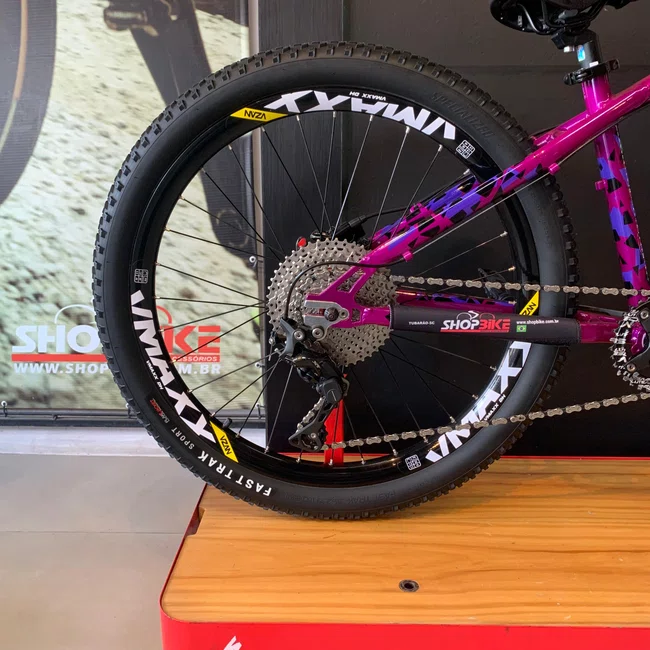 Bicicleta Hupi Naja v9 Gancheira Horizontal Aro 26 Deore Xt 11v Roxo e Preto