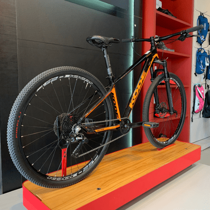 Bicicleta Kode Coyote Boost Aro 29 Deore 10v Preto e Laranja