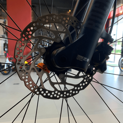 Bicicleta Kode Coyote Boost Aro 29 Deore 10v Preto e Laranja