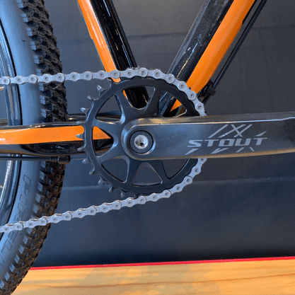Bicicleta Kode Coyote Boost Aro 29 Deore 10v Preto e Laranja