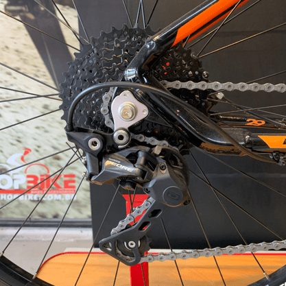 Bicicleta Kode Coyote Boost Aro 29 Deore 10v Preto e Laranja