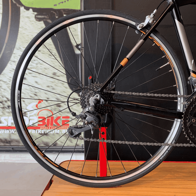 Bicicleta Like R2 Aro 700 Claris 16v Preto e Dourado - Seminova