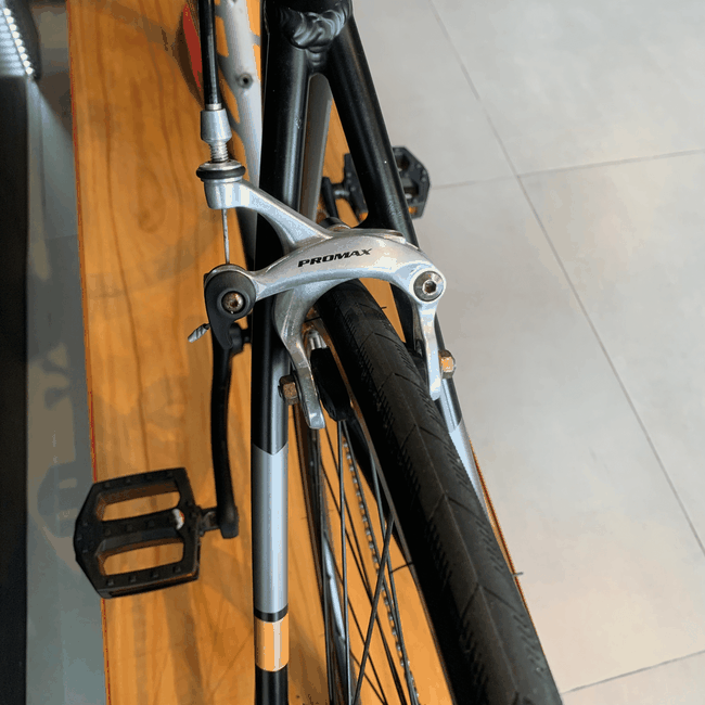 Bicicleta Like R2 Aro 700 Claris 16v Preto e Dourado - Seminova