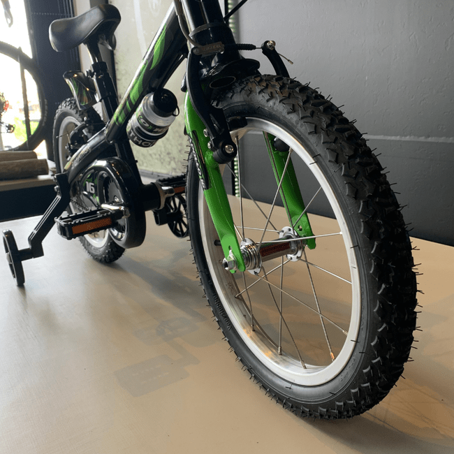 Bicicleta Nathor Apollo 3 Aro 16 Preto e Verde