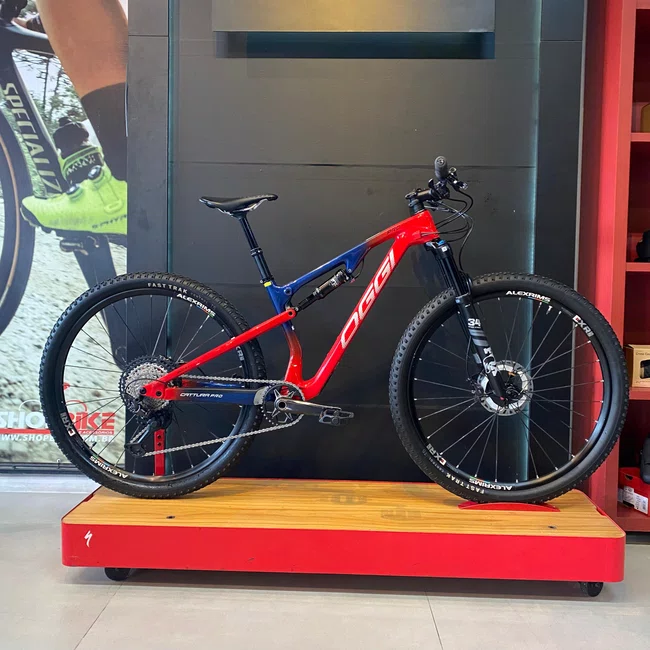 Bicicleta Oggi A29 Cattura Pro XT 12V Azul e Vermelho- Seminovo