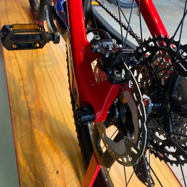 Bicicleta Oggi A29 Cattura Pro XT 12V Azul e Vermelho- Seminovo