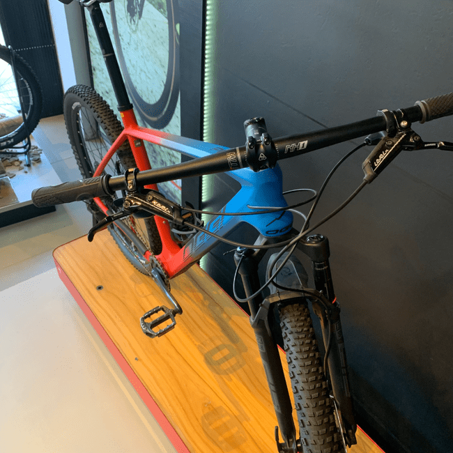 Bicicleta Oggi Agile Pro Aro 29 GX 12v Vermelho e Azul - Seminova