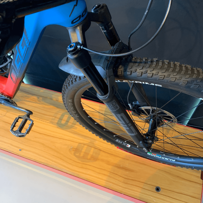 Bicicleta Oggi Agile Pro Aro 29 GX 12v Vermelho e Azul - Seminova