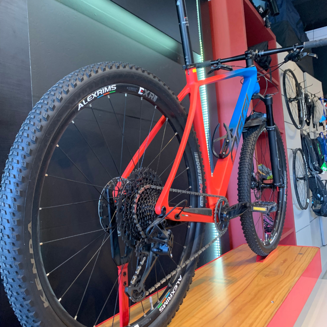 Bicicleta Oggi Agile Pro Aro 29 GX 12v Vermelho e Azul - Seminova