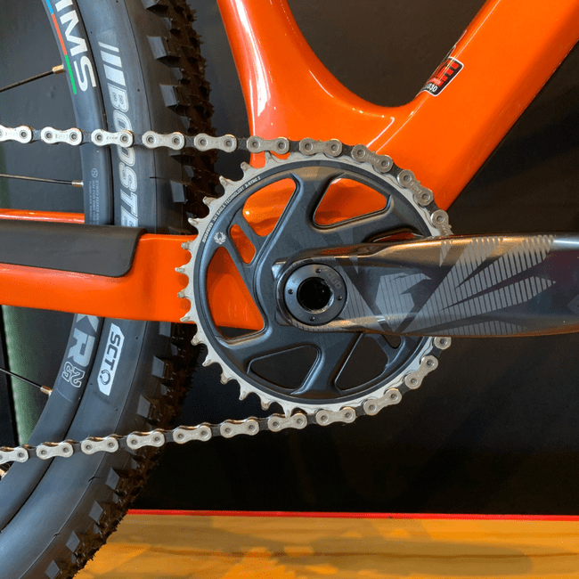 Bicicleta Oggi Agile Pro Carbon Aro 29 GX AXS 12v 2023 Laranja e Preto e Amarelo