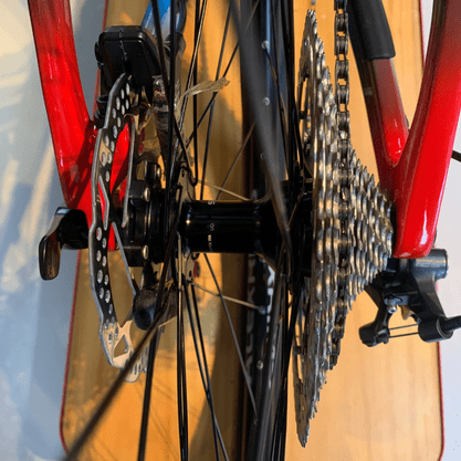 Bicicleta Oggi Agile Sport Carbon Aro 29 Deore 12v 2023 Azul e Vermelho