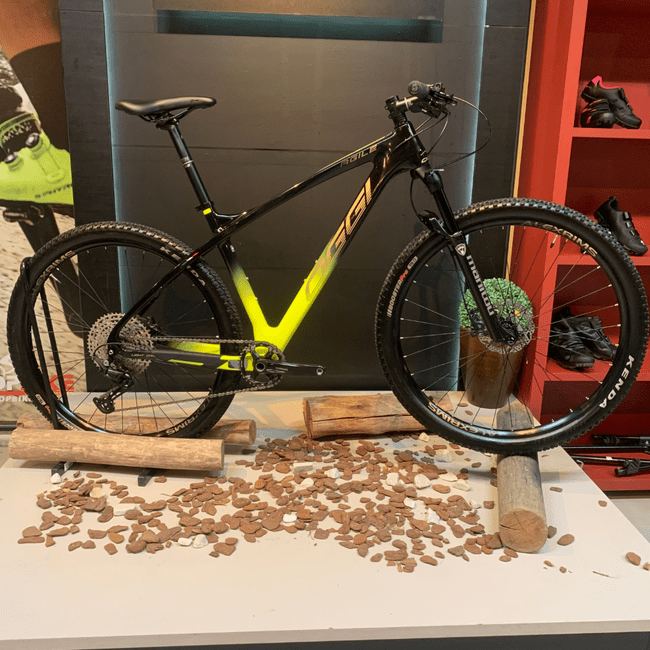 Bicicleta Oggi Agile Sport Aro 29 Deore 12v Preto e Amarelo - Seminova