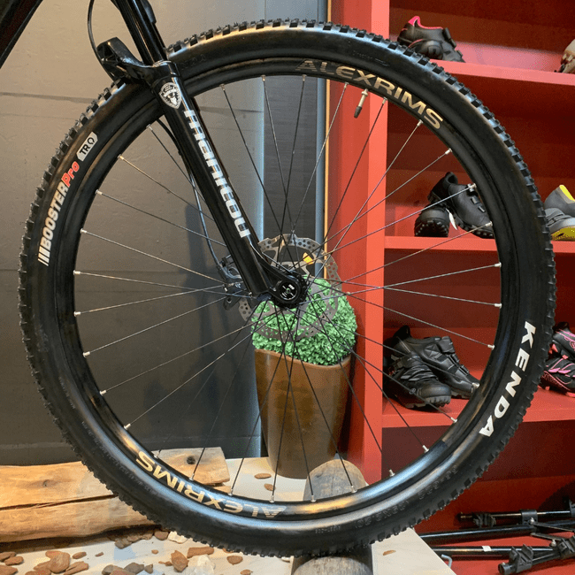 Bicicleta Oggi Agile Sport Aro 29 Deore 12v Preto e Amarelo - Seminova