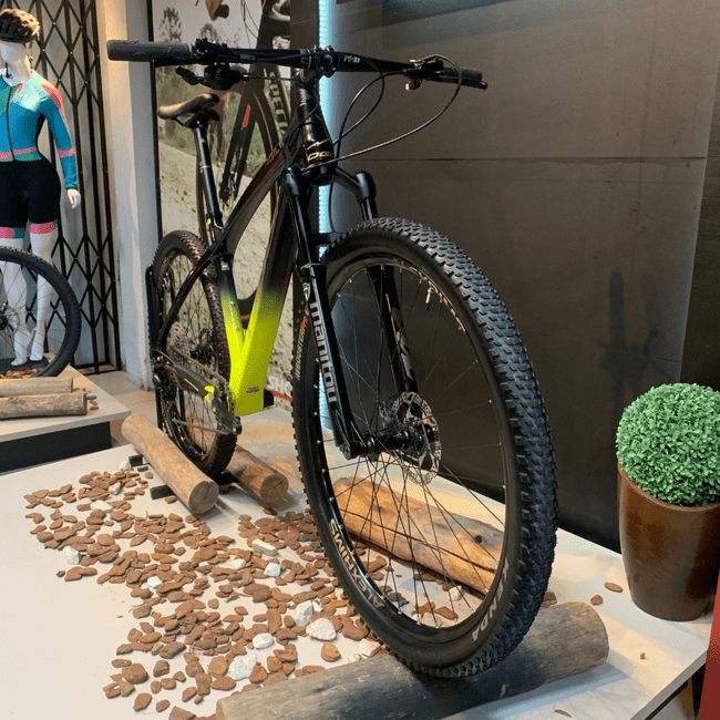 Bicicleta Oggi Agile Sport Aro 29 Deore 12v Preto e Amarelo - Seminova