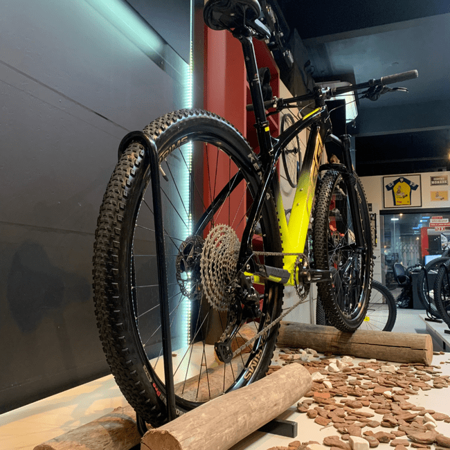 Bicicleta Oggi Agile Sport Aro 29 Deore 12v Preto e Amarelo - Seminova
