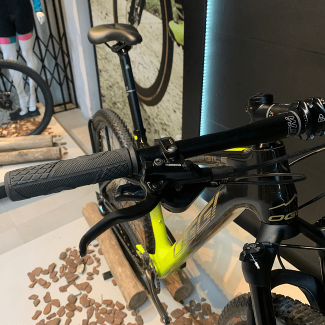 Bicicleta Oggi Agile Sport Aro 29 Deore 12v Preto e Amarelo - Seminova