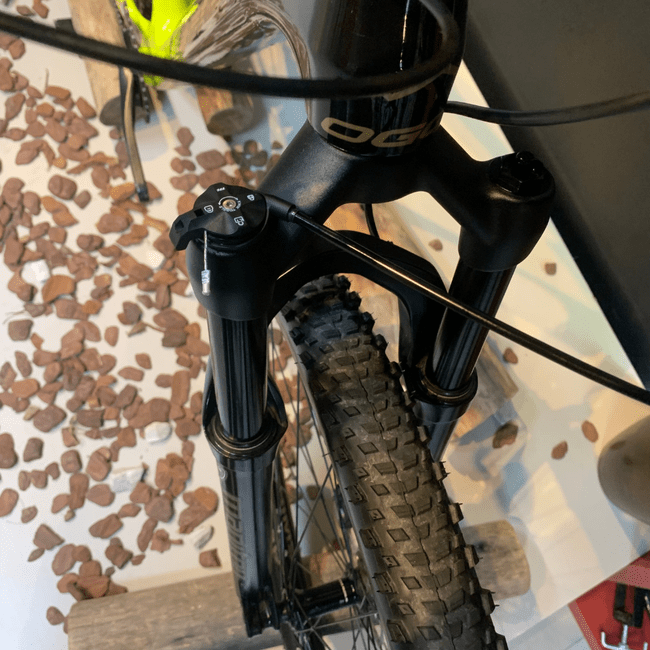 Bicicleta Oggi Agile Sport Aro 29 Deore 12v Preto e Amarelo - Seminova