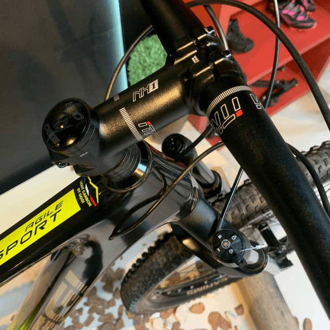 Bicicleta Oggi Agile Sport Aro 29 Deore 12v Preto e Amarelo - Seminova