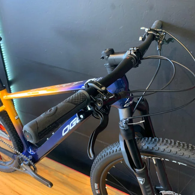 Bicicleta Oggi Agile Sport Aro 29 Deore 12v Azul Amarelo Vermelho