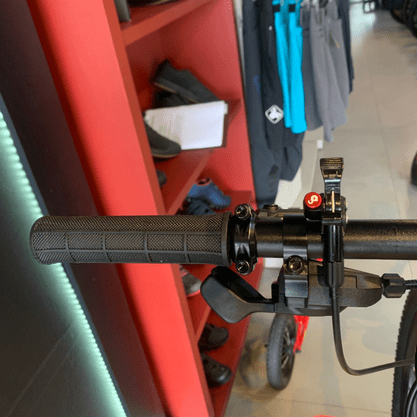Bicicleta Oggi Big Wheel 7.0 Aro 29 Alivio 18v 2022 Grafite e Azul e Preto
