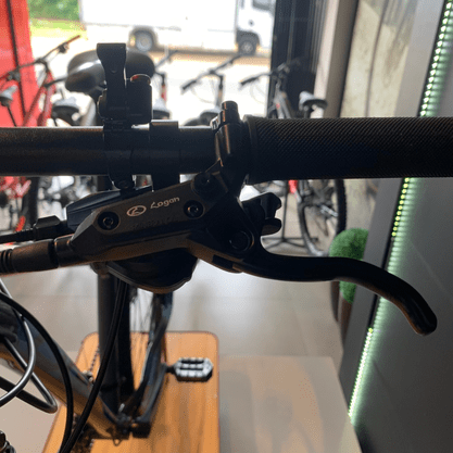Bicicleta Oggi Big Wheel 7.0 Aro 29 Alivio 18v 2022 Grafite e Azul e Preto