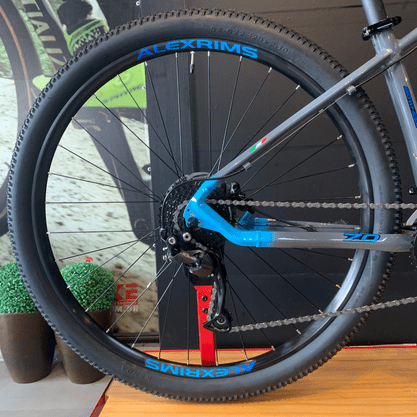 Bicicleta Oggi Big Wheel 7.0 Aro 29 Alivio 18v 2022 Grafite e Azul e Preto