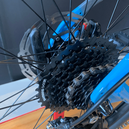Bicicleta Oggi Big Wheel 7.0 Aro 29 Alivio 18v 2022 Grafite e Azul e Preto