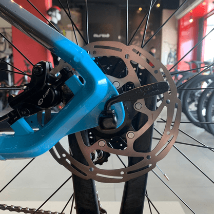Bicicleta Oggi Big Wheel 7.0 Aro 29 Alivio 18v 2022 Grafite e Azul e Preto