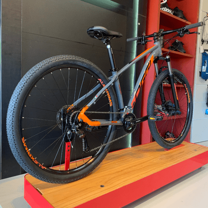 Bicicleta Oggi Big Wheel 7.0 Aro 29 Alivio 18v 2022 Grafite e Laranja e Preto
