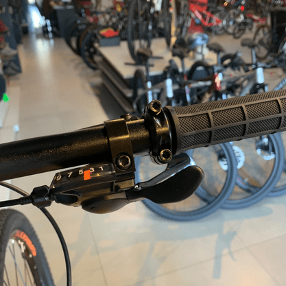 Bicicleta Oggi Big Wheel 7.0 Aro 29 Alivio 18v 2022 Grafite e Laranja e Preto