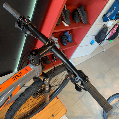 Bicicleta Oggi Big Wheel 7.0 Aro 29 Alivio 18v 2022 Grafite e Laranja e Preto