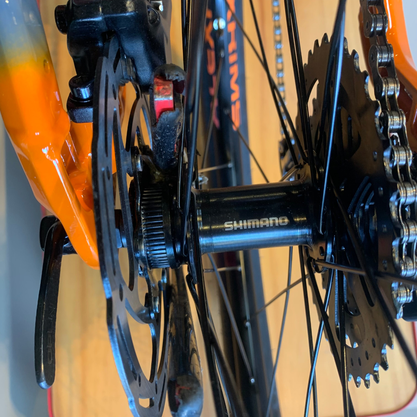 Bicicleta Oggi Big Wheel 7.0 Aro 29 Alivio 18v 2022 Grafite e Laranja e Preto