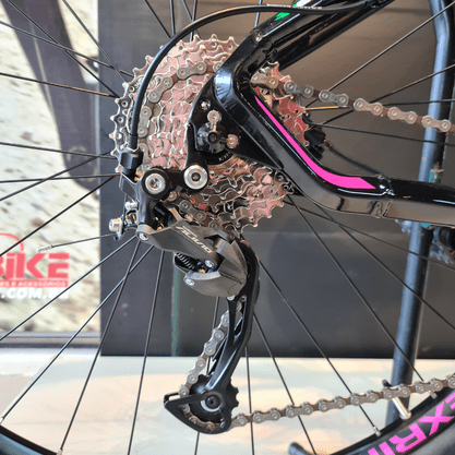 Bicicleta Oggi Big Wheel 7.0 Aro 29 Alivio 18v 2022 Preto e Azul e Pink