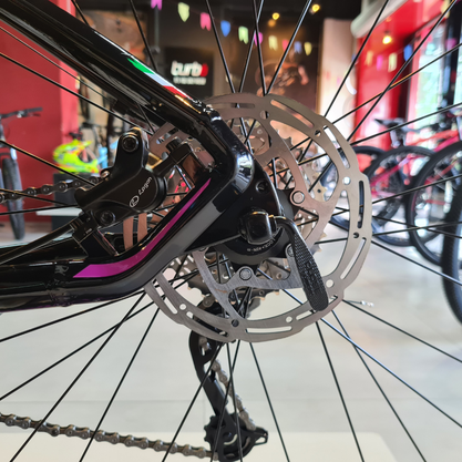 Bicicleta Oggi Big Wheel 7.0 Aro 29 Alivio 18v 2022 Preto e Azul e Pink
