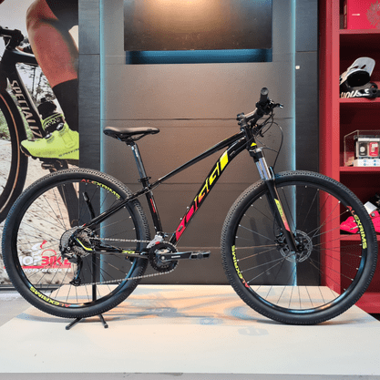 Bicicleta Oggi Big Wheel 7.0 Aro 29 Alivio 18v 2022 Preto e Vermelho e Amarelo