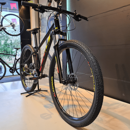Bicicleta Oggi Big Wheel 7.0 Aro 29 Alivio 18v 2022 Preto e Vermelho e Amarelo