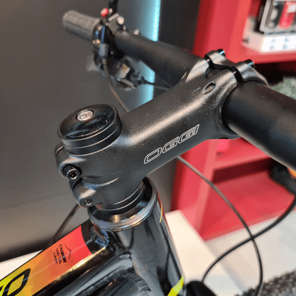 Bicicleta Oggi Big Wheel 7.0 Aro 29 Alivio 18v 2022 Preto e Vermelho e Amarelo