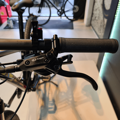Bicicleta Oggi Big Wheel 7.0 Aro 29 Alivio 18v 2022 Preto e Vermelho e Amarelo