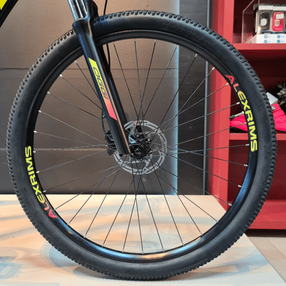 Bicicleta Oggi Big Wheel 7.0 Aro 29 Alivio 18v 2022 Preto e Vermelho e Amarelo
