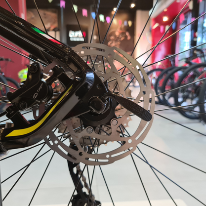 Bicicleta Oggi Big Wheel 7.0 Aro 29 Alivio 18v 2022 Preto e Vermelho e Amarelo