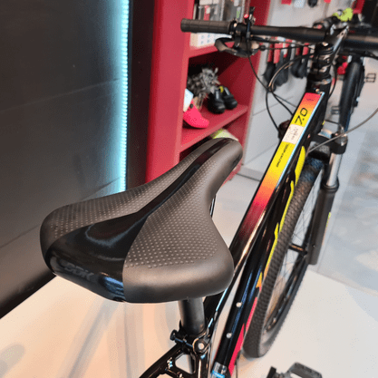 Bicicleta Oggi Big Wheel 7.0 Aro 29 Alivio 18v 2022 Preto e Vermelho e Amarelo