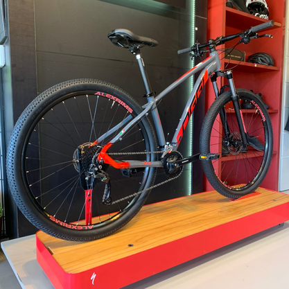 Bicicleta Oggi Big Wheel 7.0 Aro 29 Alivio 18v 2022 Grafite e Vermelho e Preto