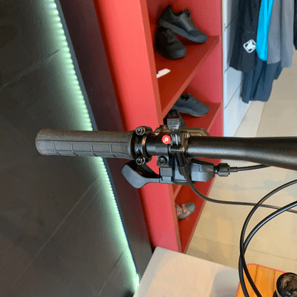 Bicicleta Oggi Big Wheel 7.0 Aro 29 Alivio 18v 2022 Grafite e Vermelho e Preto